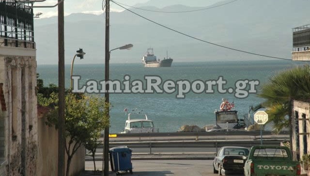 Πλοίο «κόλλησε» σε αβαθή στη Στυλίδα