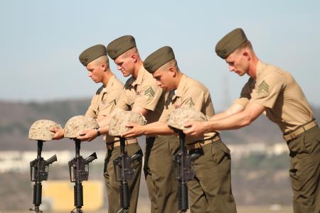 Νεκροί πεζοναύτες σε πεδίο βολής