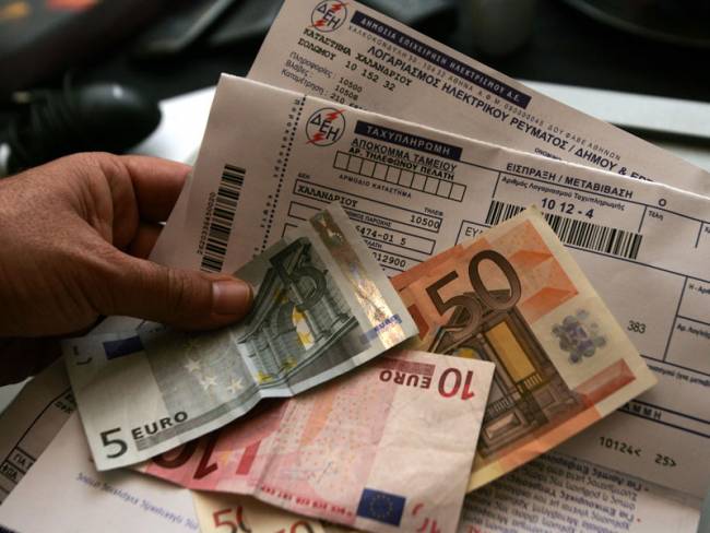 Το 38% δανείζεται για να πληρώσει λογαριασμούς