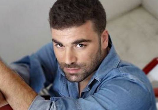 ΦΩΤΟ-Μαξιλαροπόλεμος για τον Παντελίδη