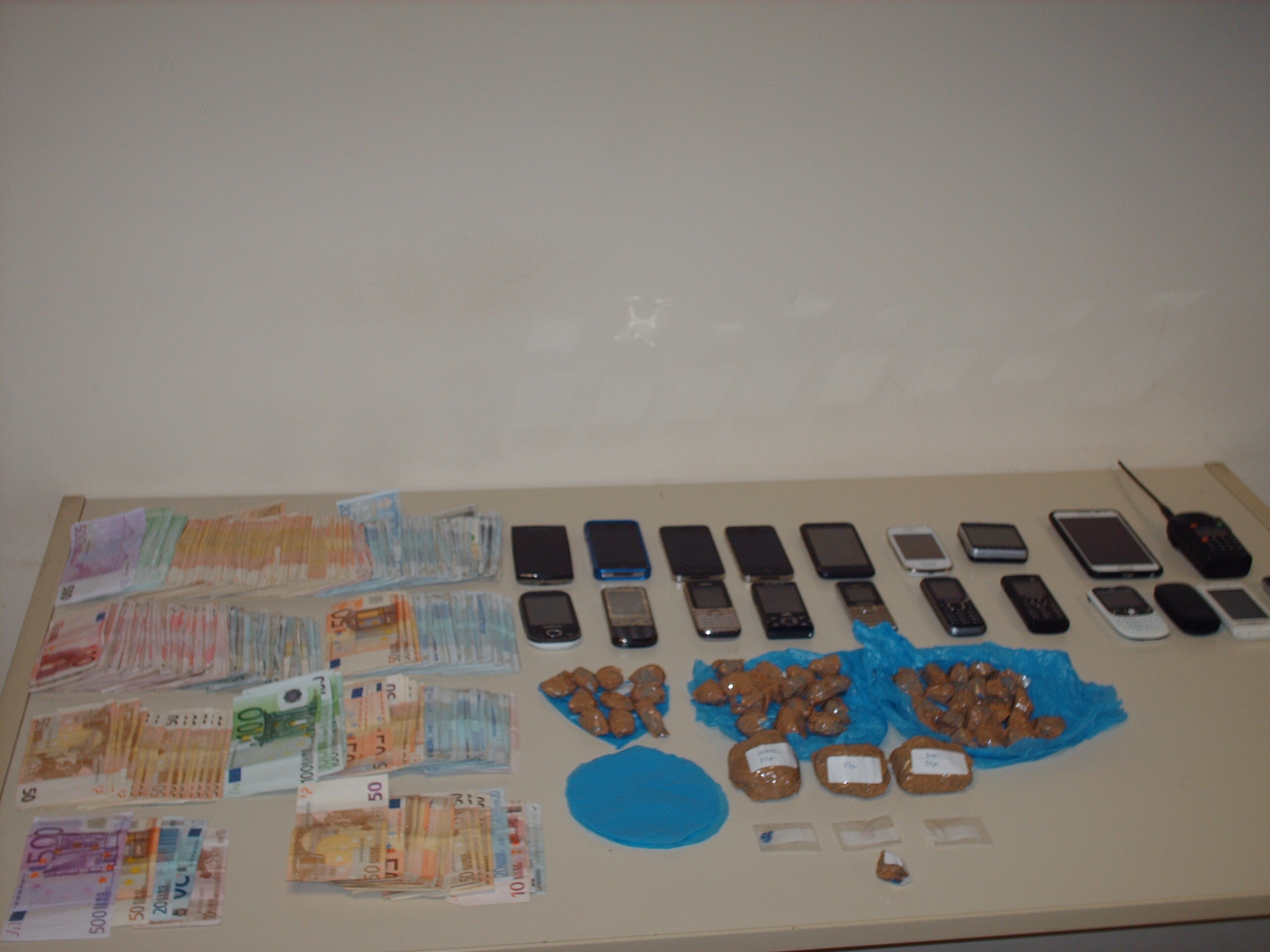 Εξαρθρώθηκε σπείρα διακίνησης ναρκωτικών