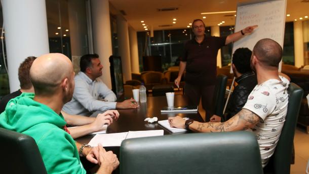 ΦΩΤΟ-Μαθήματα ελληνικών στον ΠΑΟ