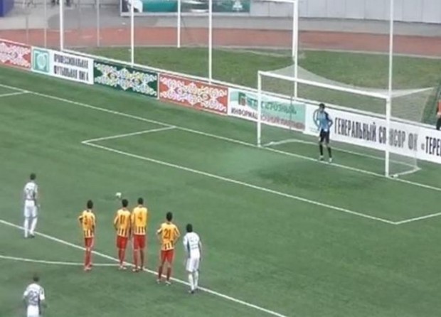 ΒΙΝΤΕΟ-Την “έστησε” ο διαιτητής