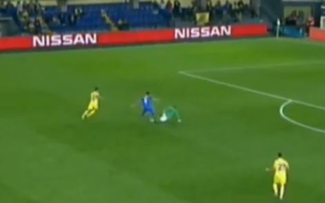 ΒΙΝΤΕΟ-Κλώτσησε… αέρα και γκολ