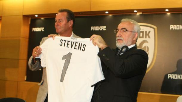 Σαββίδης: Χρόνια πολλά Στέφενς