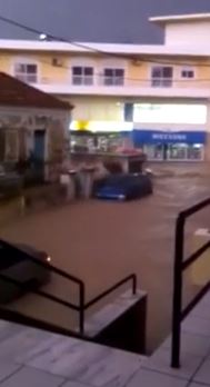 ΒΙΝΤΕΟ-Ρόδος: Δεκάδες εγκλωβισμένα αυτοκίνητα