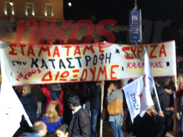 ΤΩΡΑ-Εικόνες από το Σύνταγμα