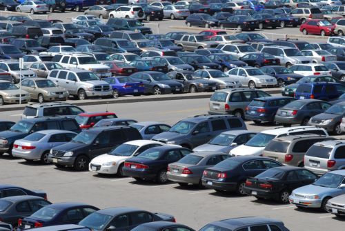 Άνοδος με το “ζόρι” στην αγορά αυτοκινήτων