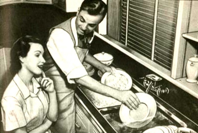 Πρέπει ή όχι να κάνει ο άνδρας δουλειές στο σπίτι;