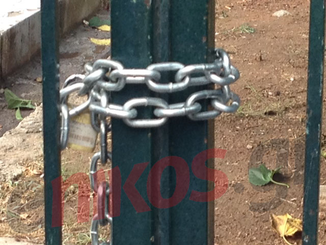 ΦΩΤΟ-ΕΡΤ: Έβγαλαν τις χειροπέδες από την πόρτα