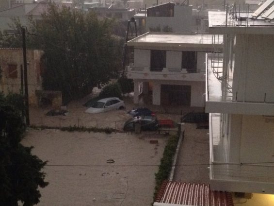 ΦΩΤΟ-Εικόνες καταστροφής στην Ιαλυσό