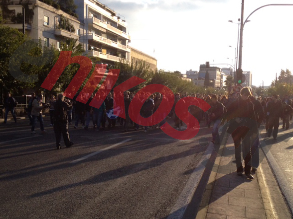 ΤΩΡΑ-ΦΩΤΟ:Έφτασε στην Αμερικανική Πρεσβεία η σημαία