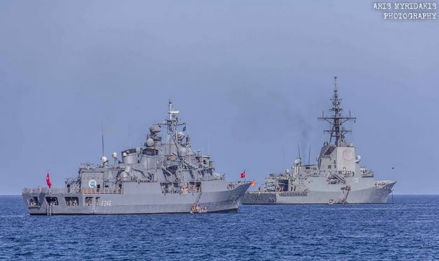 ΦΩΤΟ-Η Τουρκική φρεγάτα στη Σούδα