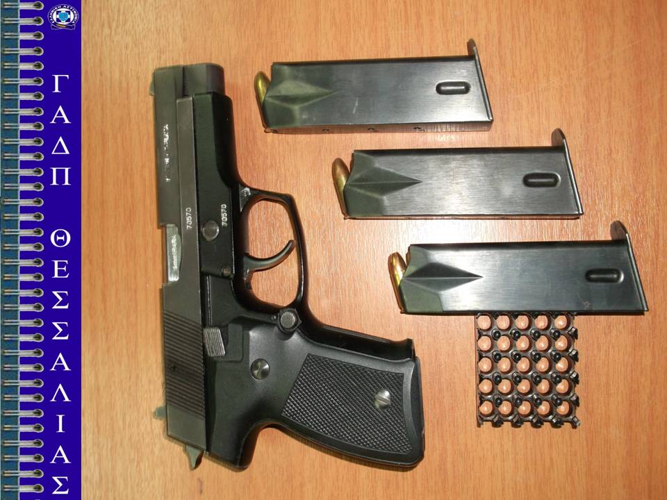 ΦΩΤΟ-Συνελήφθη αξιωματικός χρυσαυγίτης