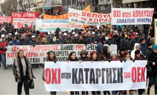 Kατεβάζει ρολά η χώρα