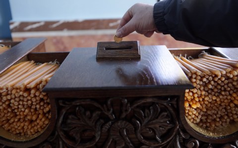 Παγκάρια γεμάτα… κουμπιά