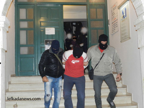 ΒΙΝΤΕΟ-Στον Εισαγγελέα οι κατηγορούμενοι διακινητές