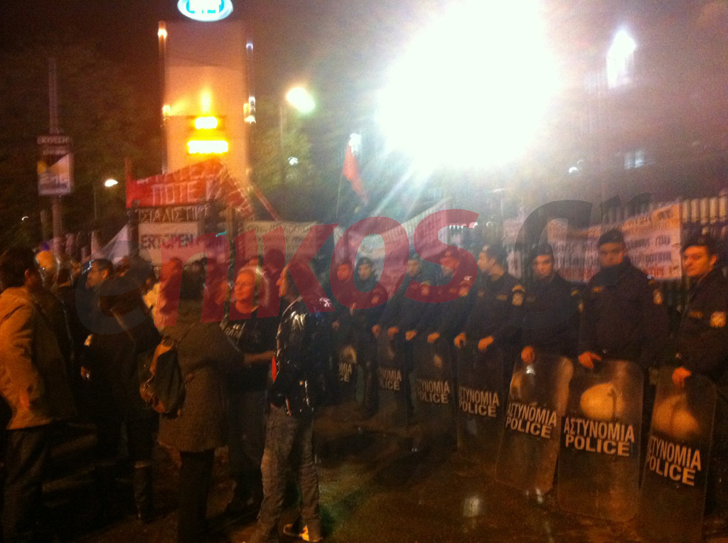 Δεν επιτρέπουν την είσοδο ούτε σε βουλευτές