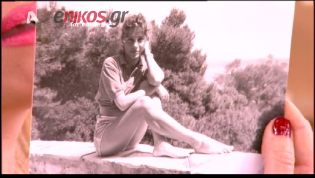 ΒΙΝΤΕΟ-Η Μενεγάκη ξεφυλλίζει το άλμπουμ της