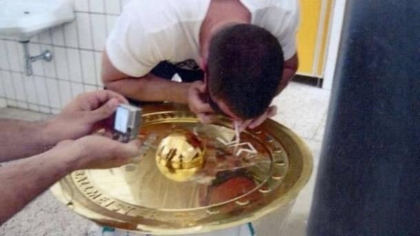 ΦΩΤΟ-Κοκαΐνη πάνω στο τρόπαιο