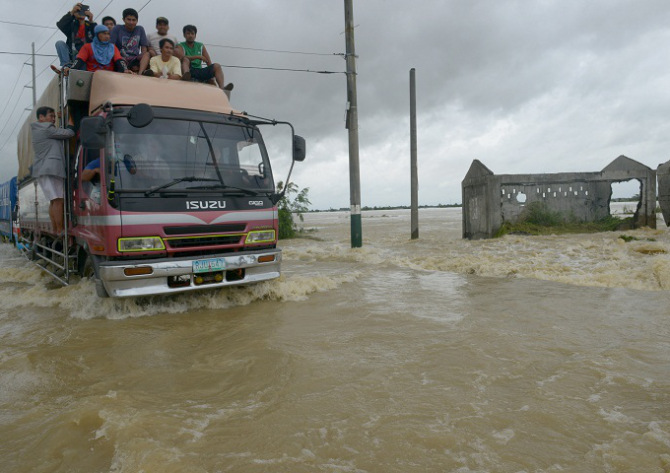 70.000 οι εκτοπισμένοι από τις πλημμύρες
