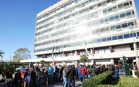 Ζητούν παραίτηση της Συγκλήτου