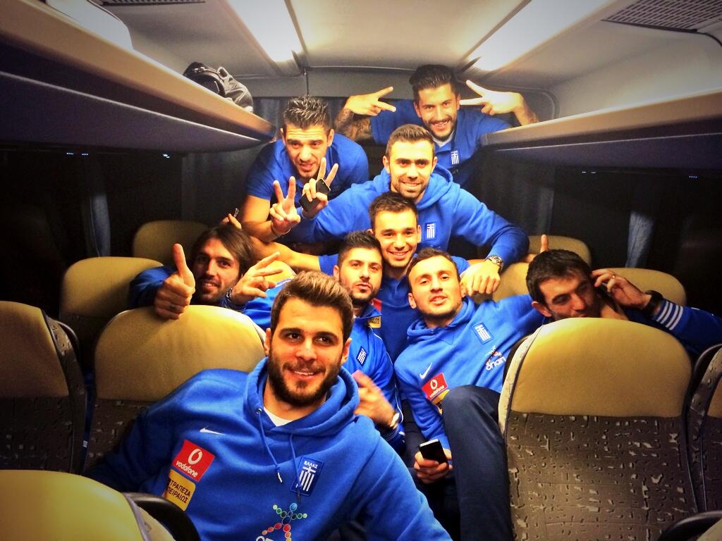 ΦΩΤΟ-Το πάρτι των διεθνών στο πούλμαν