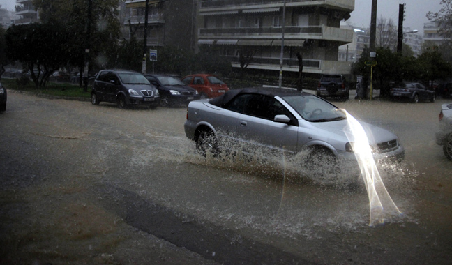 Χάος στους δρόμους λόγω της βροχής