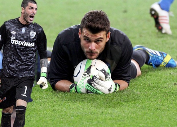 Ο Χακόμπο φεύγει, ο Καρνέζης έρχεται