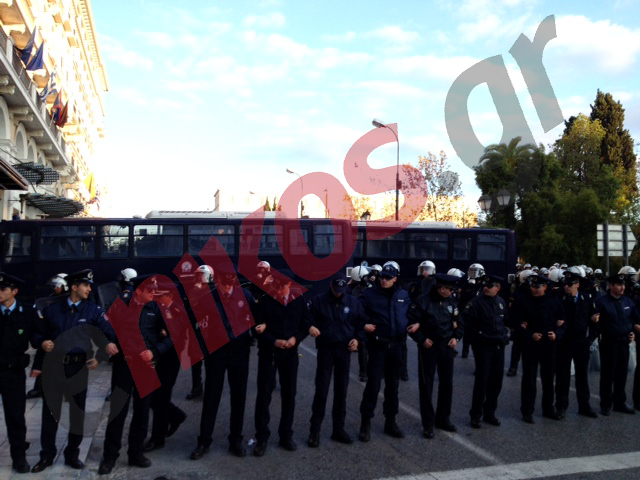 ΦΩΤΟ-Ο φραγμός στο Σύνταγμα