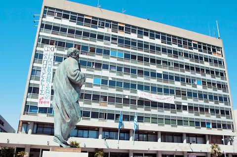 Παλιές «αμαρτίες», σημερινά αδιέξοδα