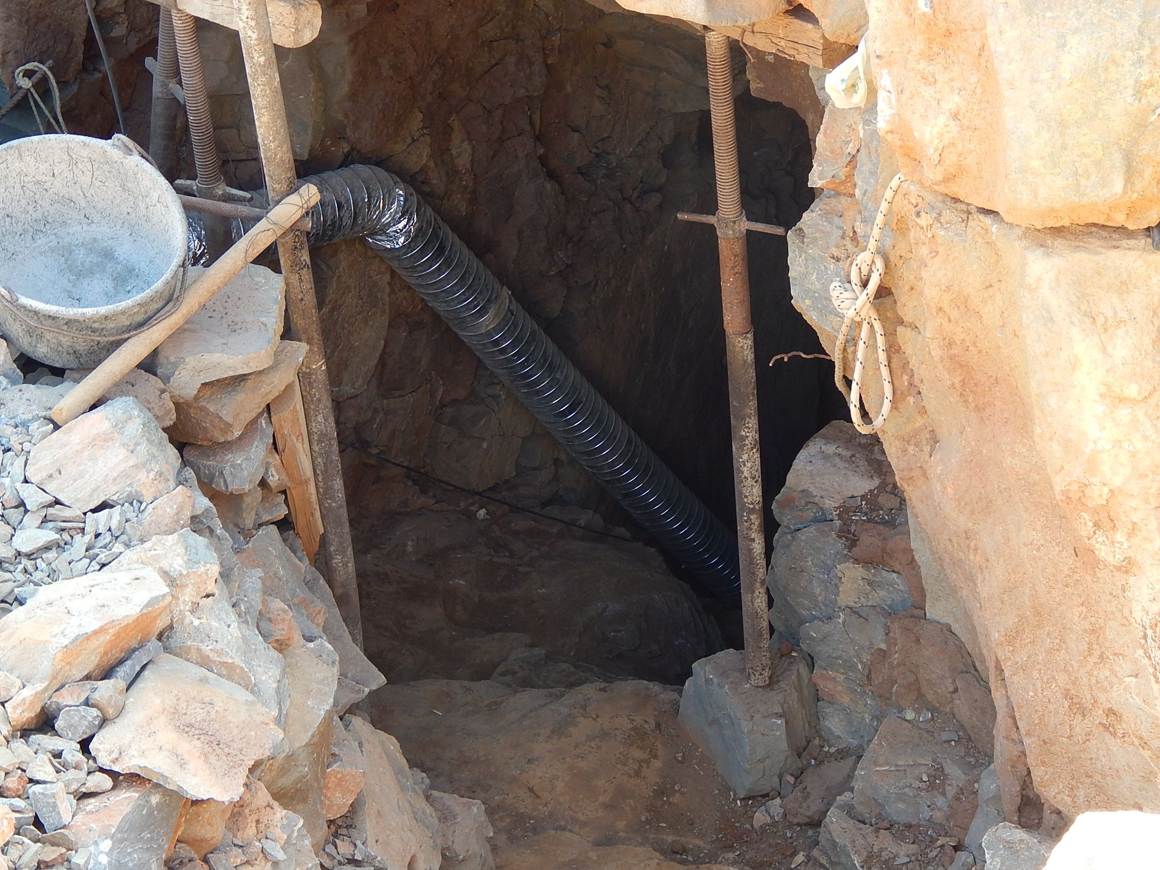 ΒΙΝΤΕΟ- Αρχαιοκάπηλος είχε ανοίξει στοά