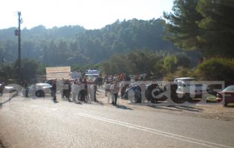 ΒΙΝΤΕΟ-Στα άκρα η κόντρα για τα σκουπίδια στις «Λίμνες»