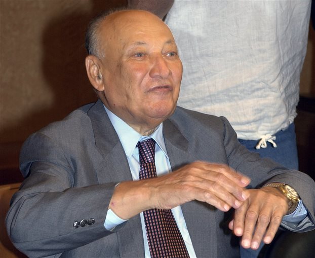 Σε λαϊκό προσκύνημα η σορός του Κληρίδη