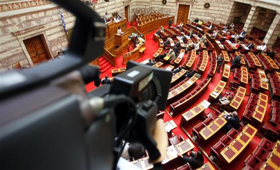 Αμετάβλητες οι αποδοχές των βουλευτών για το 2014