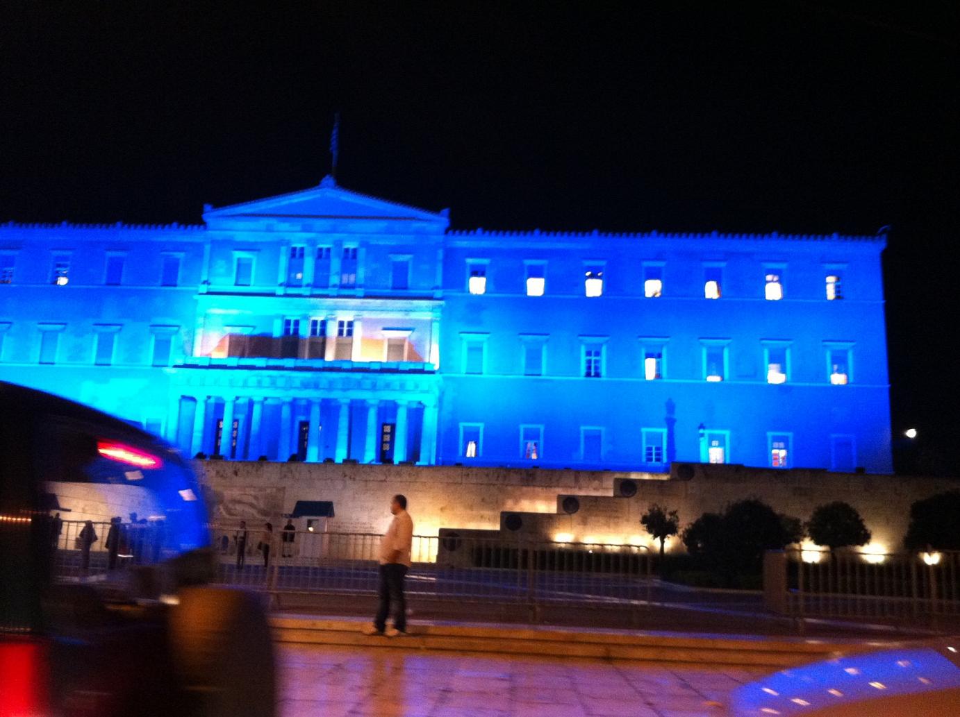 Στα “μπλε” η Βουλή