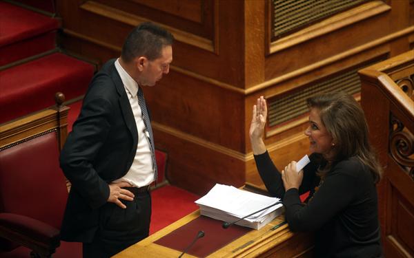 «Επίθεση» της Ντόρας σε Στουρνάρα και ΣΥΡΙΖΑ