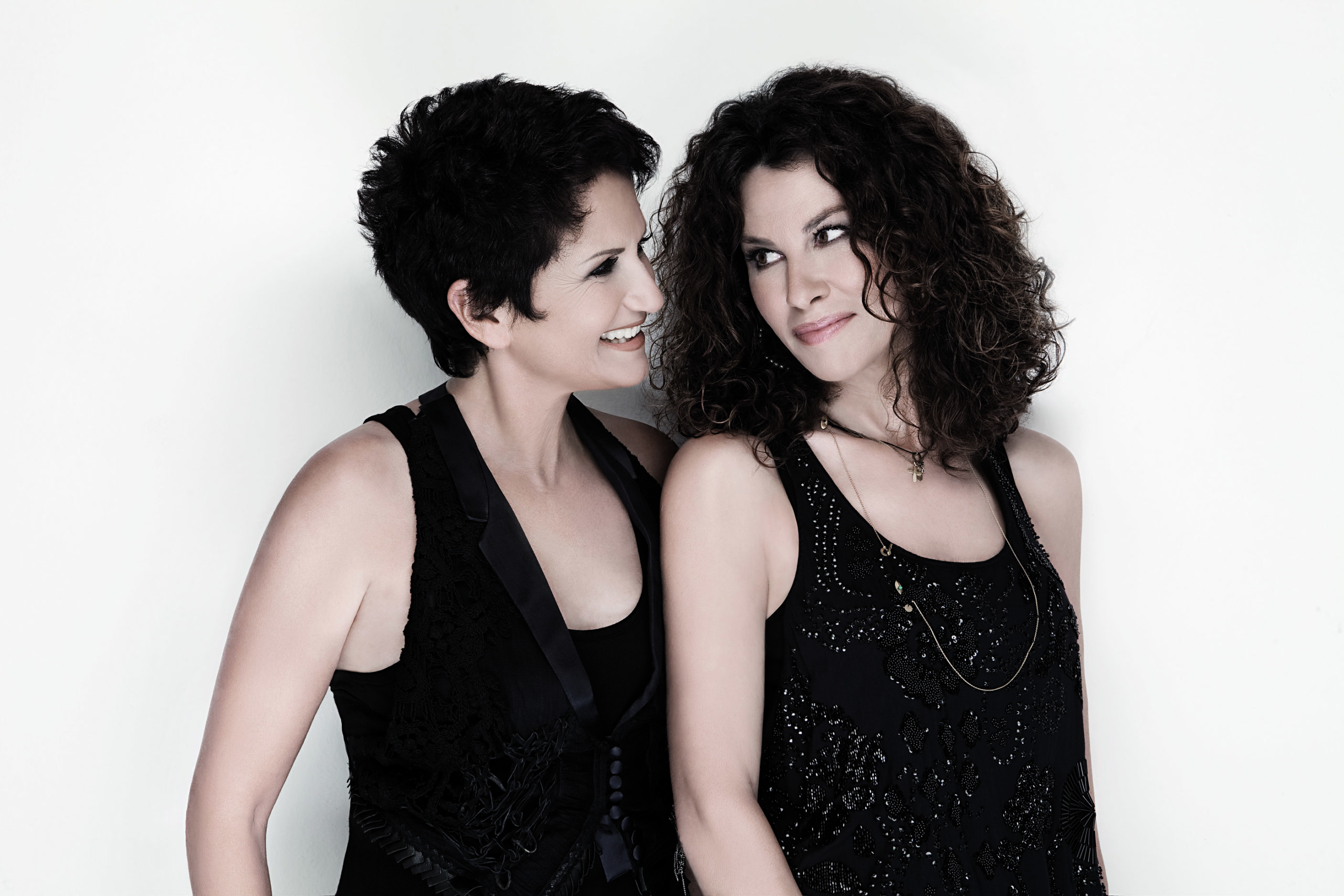 Άλκηστις Πρωτοψάλτη & Ελευθερία Αρβανιτάκη στη μουσική σκηνή “Διογένης Studio”