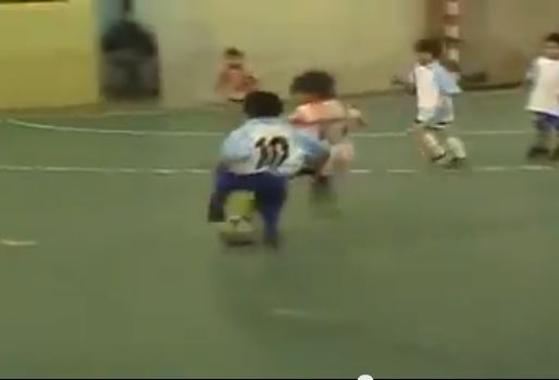 ΒΙΝΤΕΟ-Μάχη για τον 8χρονο «Μέσι»