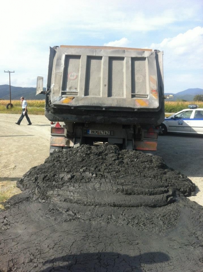 Φωτιά σε φορτηγό με μόλυβδο