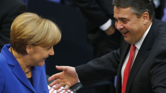 Σκληραίνει τη στάση του SPD απέναντι στη Μέρκελ