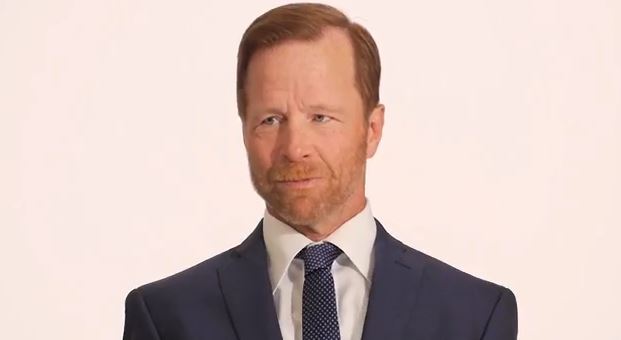 ΒΙΝΤΕΟ-Η συγκλονιστική μεταμόρφωση του άστεγου