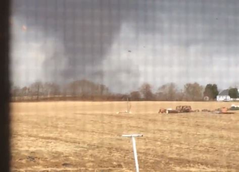 ΒΙΝΤΕΟ-Ο ανεμοστρόβιλος προ των πυλών