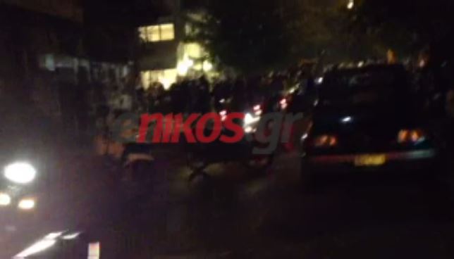 ΤΩΡΑ-ΒΙΝΤΕΟ:Επεισόδια σε καφενείο των Εξαρχείων