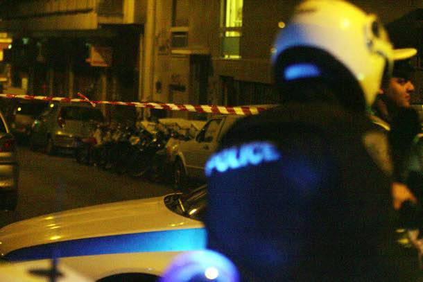 ΤΩΡΑ-Ένας τραυματίας από τους πυροβολισμούς στα Εξάρχεια