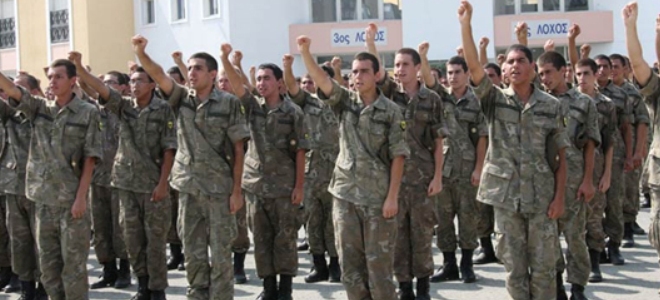 Περικοπές σε ρουχισμό φαντάρων