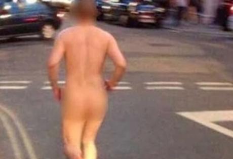 Ολόγυμνος στους δρόμους της Καλαμάτας
