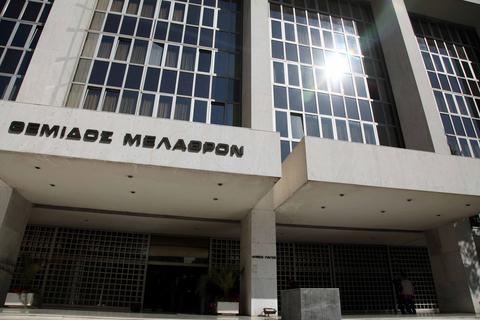 Παραγράφονται χρηματικές ποινές