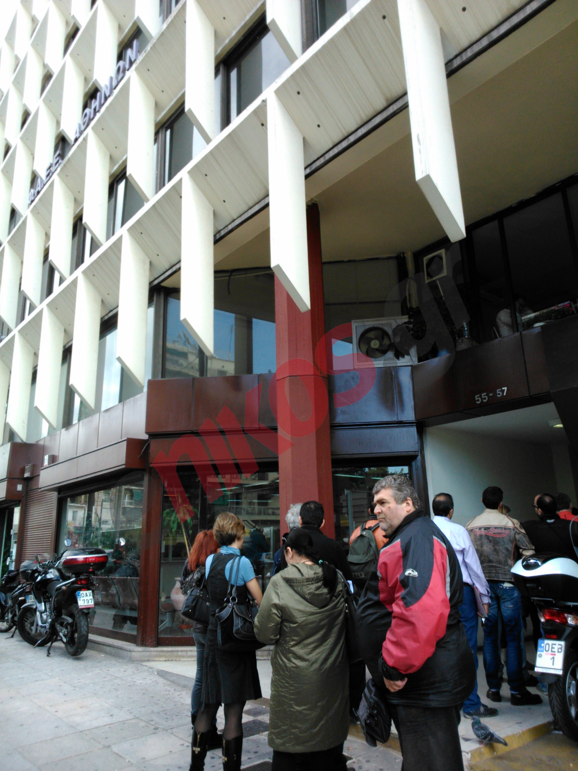 ΦΩΤΟ- Η ΔΟΥ της ταλαιπωρίας