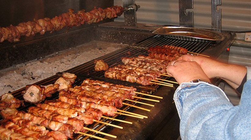 Η κρίση έφερε… σουβλατζίδικα